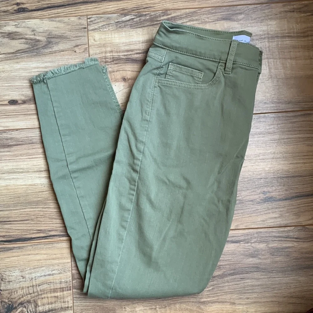 LOFT Capris! - Picture 2 of 7